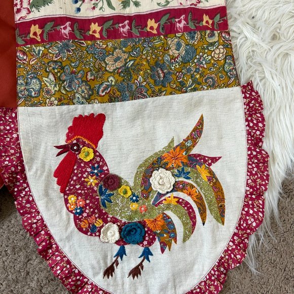 Rooster Table Runner Embroidered Crocheted Detail Floral Ruffle Trim - Picture 2 of 4